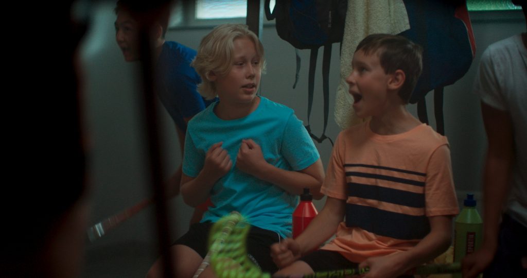 «Αγόρια στο ντους»: Η πολυβραβευμένη ταινία που έδειξε η δασκάλα δημοτικού και κατηγορείται για «ερωτικές σκηνές»
