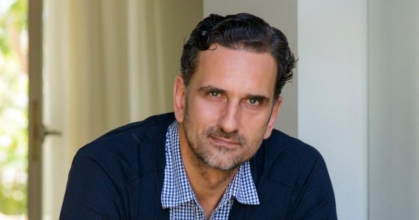 Νίκος Ψαρράς: «Η ιδέα ότι δεν θα ξαναπώ την λέξη «μπαμπά» με πληγώνει»