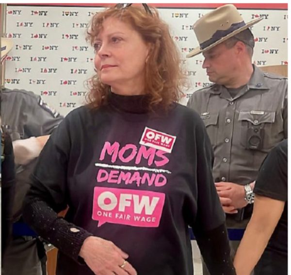 Σούζαν Σάραντον: Συνελήφθη σε διαμαρτυρία για την αύξηση του κατώτατου μισθού