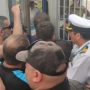 Εργατικό δυστύχημα στο Πέραμα: Ένταση με την αστυνομία στο υπ. Ναυτιλίας – Μπήκαν οι εργαζόμενοι στο προαύλιο
