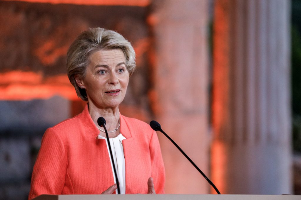 Φον ντερ Λάιεν: Είμαστε πολύ καλύτερα προετοιμασμένοι για τις μελλοντικές υγειονομικές κρίσεις