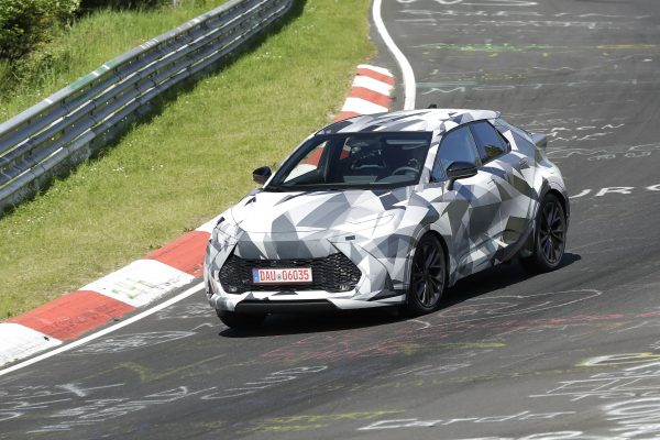 Toyota C-HR: Σε plug-in υβριδική τροχιά