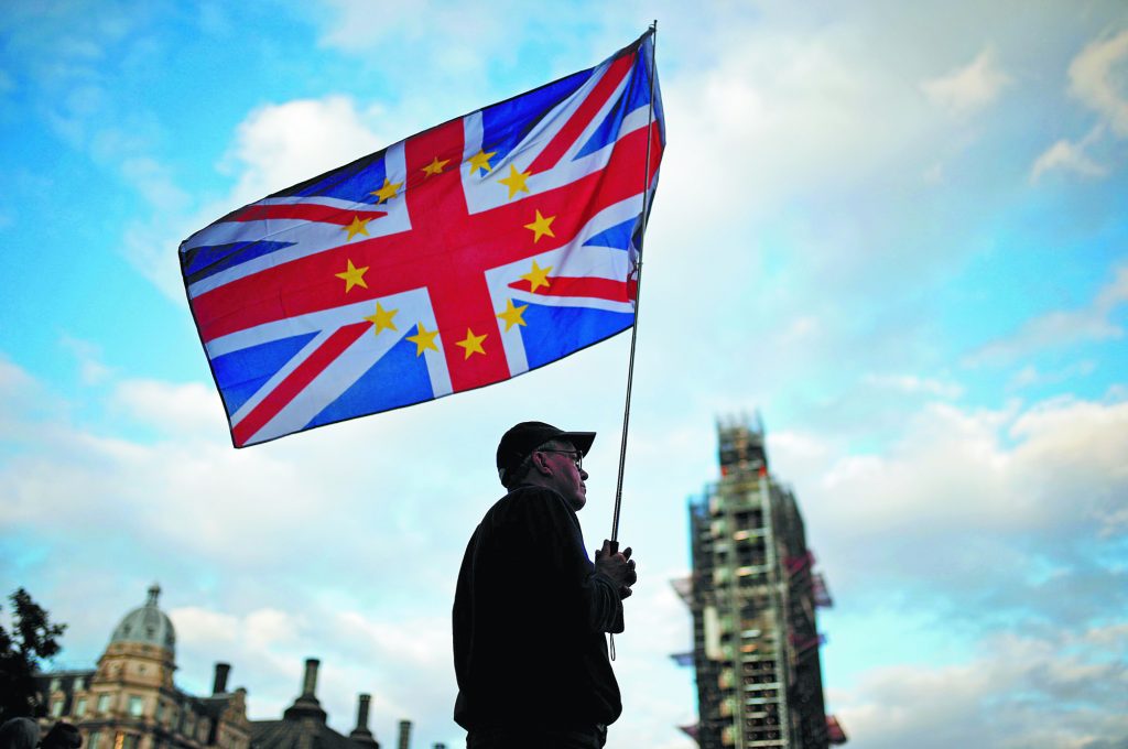 Οι Εργατικοί, το δικαίωμα ψήφου στη Βρετανία και στο βάθος… αντιστροφή του Brexit;