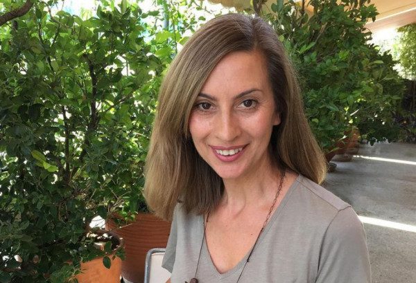 Βίκυ Βολιώτη: «Από την πρώτη στιγμή αποκάλυψα στην κόρη μου ότι δεν είμαι η βιολογική της μητέρα»