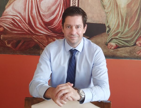 «Σάρωσε» στις πρυτανικές εκλογές του ΕΚΠΑ ο Γεράσιμος Σιάσος