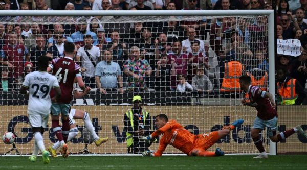 Η Γουέστ Χαμ «βύθισε» και άλλο τη Λιντς (3-1) – «Κλείδωσε» την Ευρώπη η Μπράιτον ( 3-1)