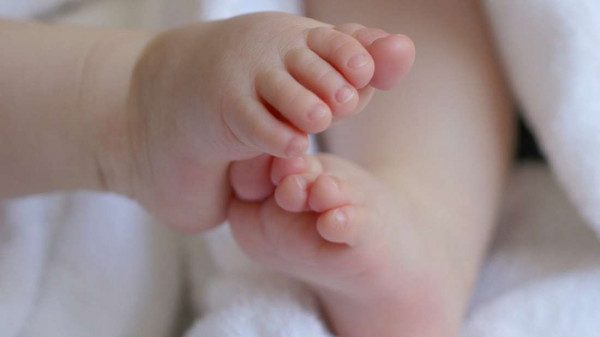 Θεσσαλονίκη: Έκλεψαν τον βαφτιστικό σταυρό από μωρό αμέσως μετά το μυστήριο