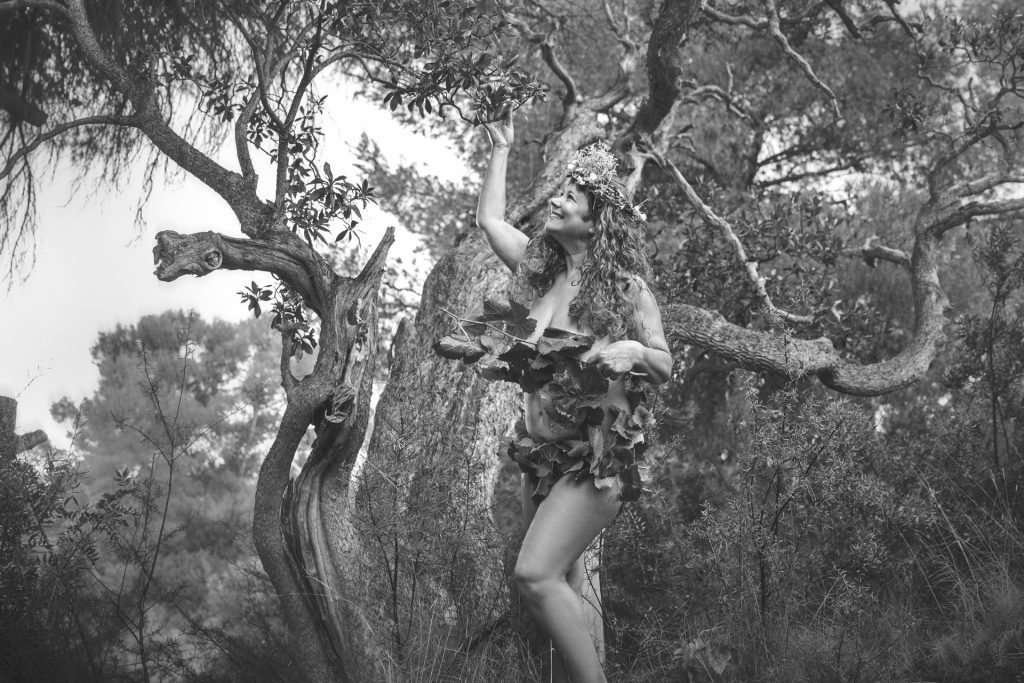 Ισπανία: Ένα ολόκληρο χωριό φωτογραφίζεται γυμνό για καλό σκοπό