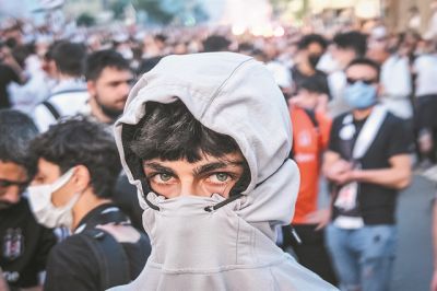 Εκλογές στην Τουρκία: Οι οπαδοί ψηφίζουν μέσα και έξω από τα γήπεδα