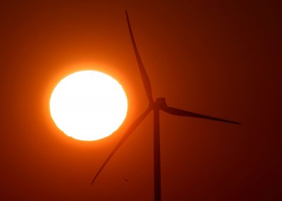 Ενέργεια: Η Ελλάδα «έβδομη στον κόσμο» στο μερίδιο των ΑΠΕ