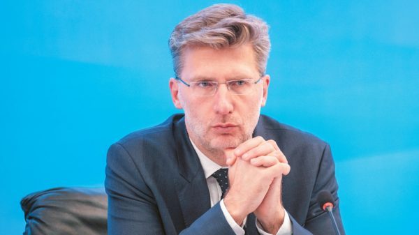 Σκέρτσος: Τρομακτικό το σενάριο βγαλμένο από το 2015 η συνεργασία ΣΥΡΙΖΑ – Βαρουφάκη