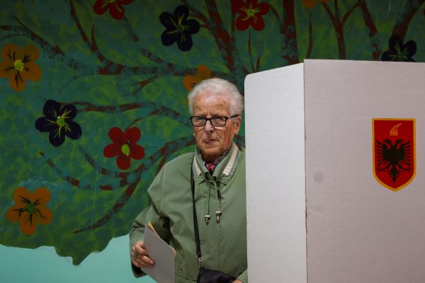 Αλβανία: Πιέσεις και απειλές στην ελληνική μειονότητα πάνω από την κάλπη