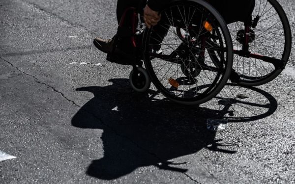 Πάρος: Ανήλικος χτύπησε με γροθιές γυναίκα σε αναπηρικό καροτσάκι