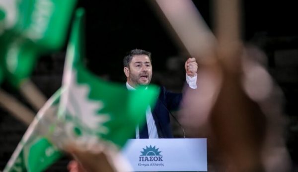 Ανδρουλάκης: Πρωταθλητής της διαφθοράς ο Μητσοτάκης, χορηγός του ο Τσίπρας