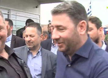 «Τώρα ήρθε η ώρα του κυρίαρχου ελληνικού λαού» – Στο Αρκαλοχώρι Κρήτης ψήφισε ο Νίκος Ανδρουλάκης