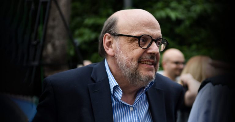 Δεν φεύγω λέει ο Αντώναρος, που θα έπρεπε να τον… «φύγουν»