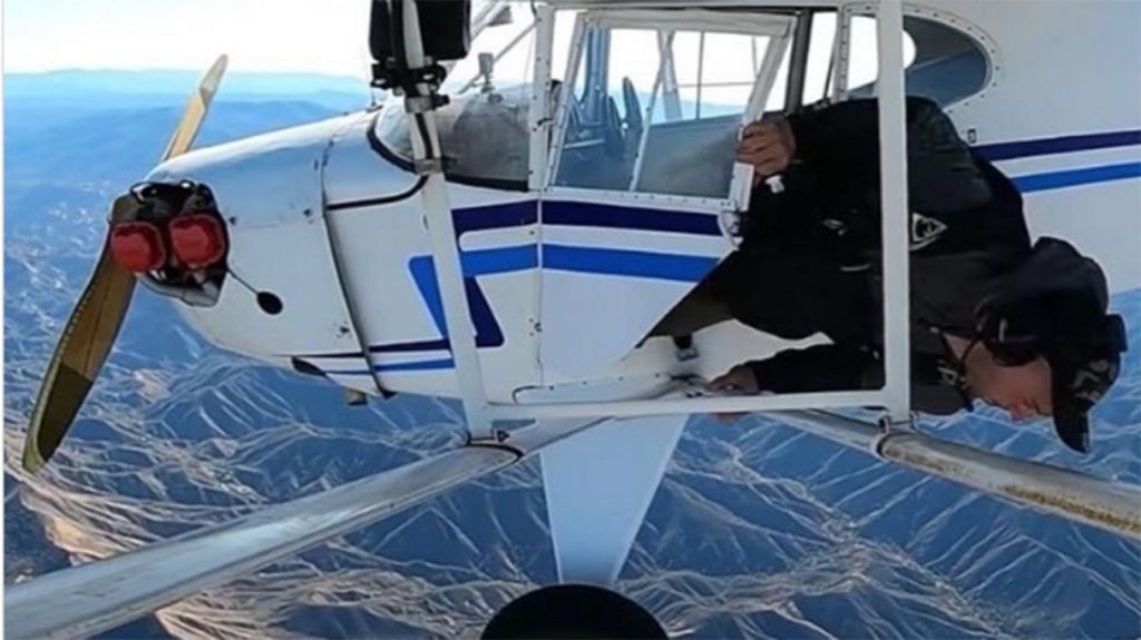 Σάλος με YouTuber που έριξε σκόπιμα αεροπλάνο για να… κερδίσει views – Δείτε το βίντεο