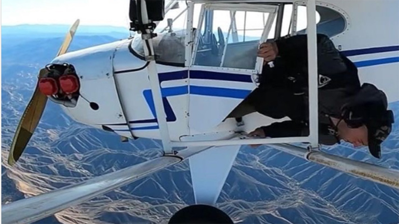 Σάλος με YouTuber που έριξε σκόπιμα αεροπλάνο για να... κερδίσει views - Δείτε το βίντεο