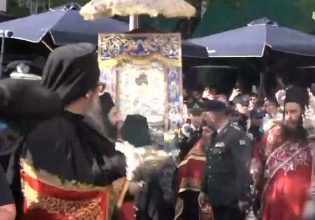 Έικόνα «Άξιον Εστί»: Έφτασε στη Μητρόπολη Αθηνών – Πλήθος πιστών στο προσκύνημα