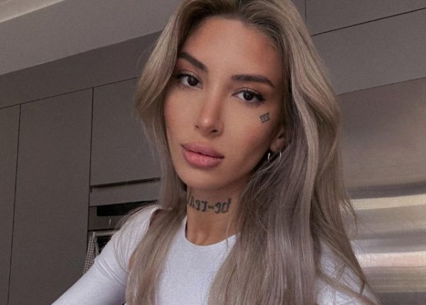 Μπέριλ ΜακΚίσικ: Έβαψε τα νύχια της ερυθρόλευκα πριν τον αγώνα Ολυμπιακός – Φενέρ