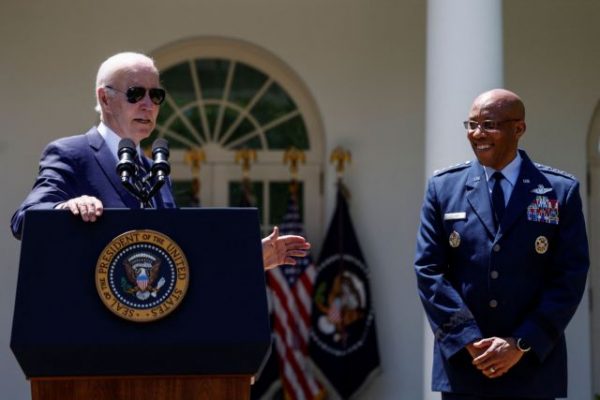 ΗΠΑ: Τον Τσαρλς Μπράουν επέλεξε ο Μπάιντεν για την ηγεσία του Γενικού Επιτελείου Εθνικής Αμυνας