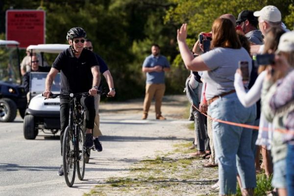 Μπάιντεν: «Αισιόδοξος» ότι θα υπάρξει συμφωνία για το όριο δανεισμού – Φεύγει για Ιαπωνία