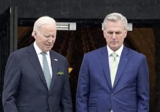 ΗΠΑ: Κρίσιμη συνάντηση Μπάιντεν – Μακάρθι για το όριο δανεισμού