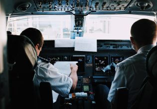 Κύκλωμα έδινε «πέτσινα» διπλώματα σε πιλότους – Πώς λειτουργούσε