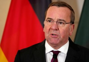 Γερμανία: «Εκνευρισμένος» ο υπουργός Αμυνας για το βέτο της Ουγγαρίας