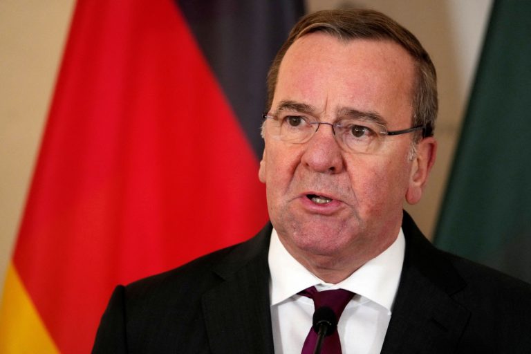 Γερμανία: «Εκνευρισμένος» ο υπουργός Αμυνας για το βέτο της Ουγγαρίας