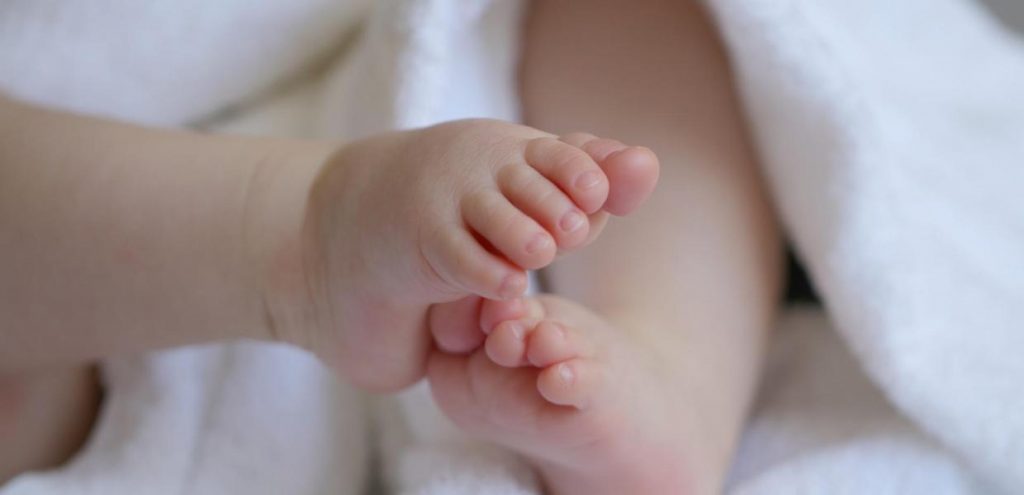 Μωρό στη Θεσσαλονίκη: Έξι μήνες με αναστολή στην 22χρονη που άφησε το βρέφος της μέσα σε αυτοκίνητο για να πάει για ψώνια