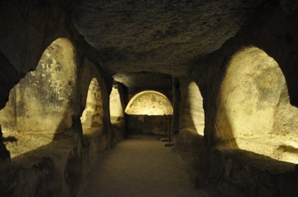 Ύμνοι για τις Κατακόμβες της Μήλου από διεθνή ΜΜΕ