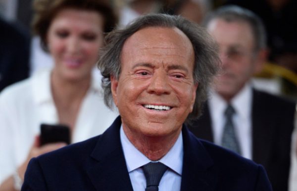 Χούλιο Ιγκλέσιας: Οι δυσκολίες με τα σοβαρά προβλήματα υγείας και την απώλεια μνήμης