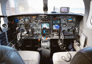 Περιπέτεια σε πτήση στο Ηράκλειο – «Σας ζητώ συγγνώμη, αλλά μόλις καταφέραμε να μη σκοτώσουμε ένα λαγό»