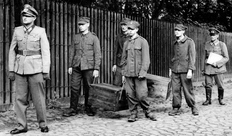 Τα μυστικά του κάστρου Κόλντιτς: Βία, αντισημιτισμός, τρέλα, σεξ, ρατσισμός και αποδράσεις