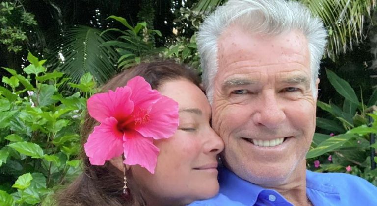 «Δεν αφήνω τη λύπη να μπει μέσα»: Ο Πιρς Μπρόσναν μιλά για την αγάπη, την απώλεια και τη ζωή του μετά τον Μποντ