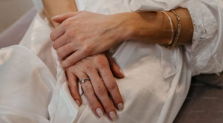 Γυναίκα ισχυρίζεται ότι ήταν νεκρή για 40 δευτερόλεπτα – «Υπήρχε άμμος κι ένας παράξενος άντρας»