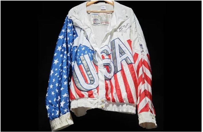 Μπορεί ένα τζάκετ να κοστίζει 3 εκατ. δολάρια; Ναι, αν το φοράει ο «Θεός»