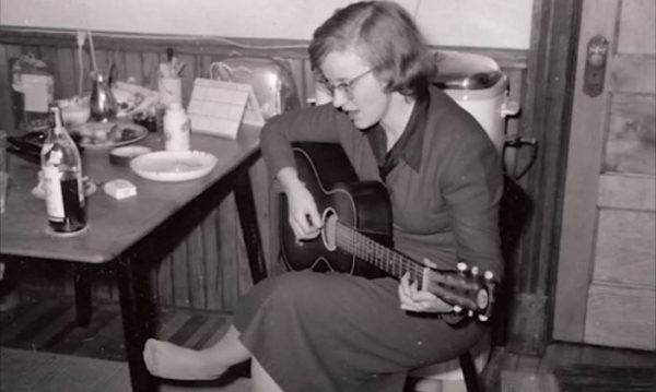 Πριν από τον Μπομπ Ντίλαν, υπήρχε η Κόνι Κονβέρς. Μετά εξαφανίστηκε από προσώπου γης