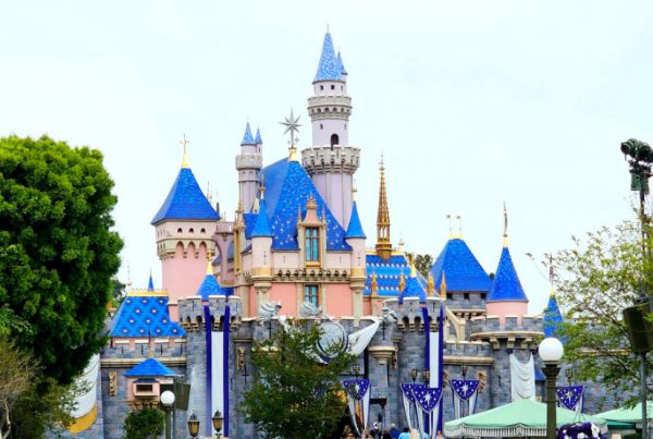 Disneyland: Αδιανόητο ξύλο μεταξύ οικογενειών για μία φωτογραφία