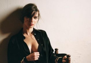 Έμιλι Ραταϊκόφσκι: Θύελλα αντιδράσεων για τις γυμνές φωτογραφίες που πόσταρε για τη Γιορτή της Μητέρας