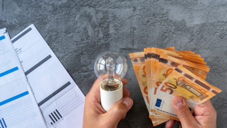 Λογαριασμοί ρεύματος: Κλείδωσε παράταση των επιδοτήσεων και του πλαφόν έως και τον Σεπτέμβριο