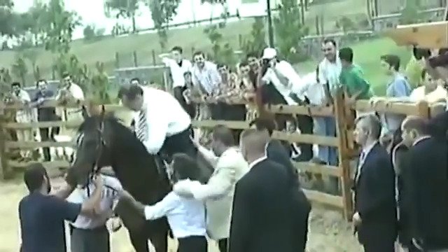 Η πτώση από άλογο και οι γκάφες – Όταν ο Ερντογάν έγινε viral
