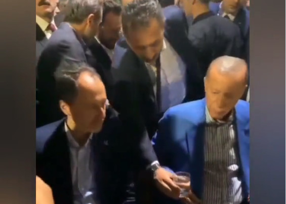 Erdogan refuses to take water from the hands of his guard – his son is a “recruiter”