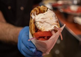 Ζητείται τυλιχτής σε σουβλατζίδικο με μισθό… 3.600 ευρώ τον μήνα!