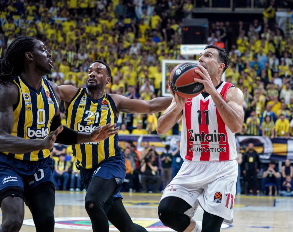 Πώς η Φενέρ κρατά χαμηλά τον Ολυμπιακό!   