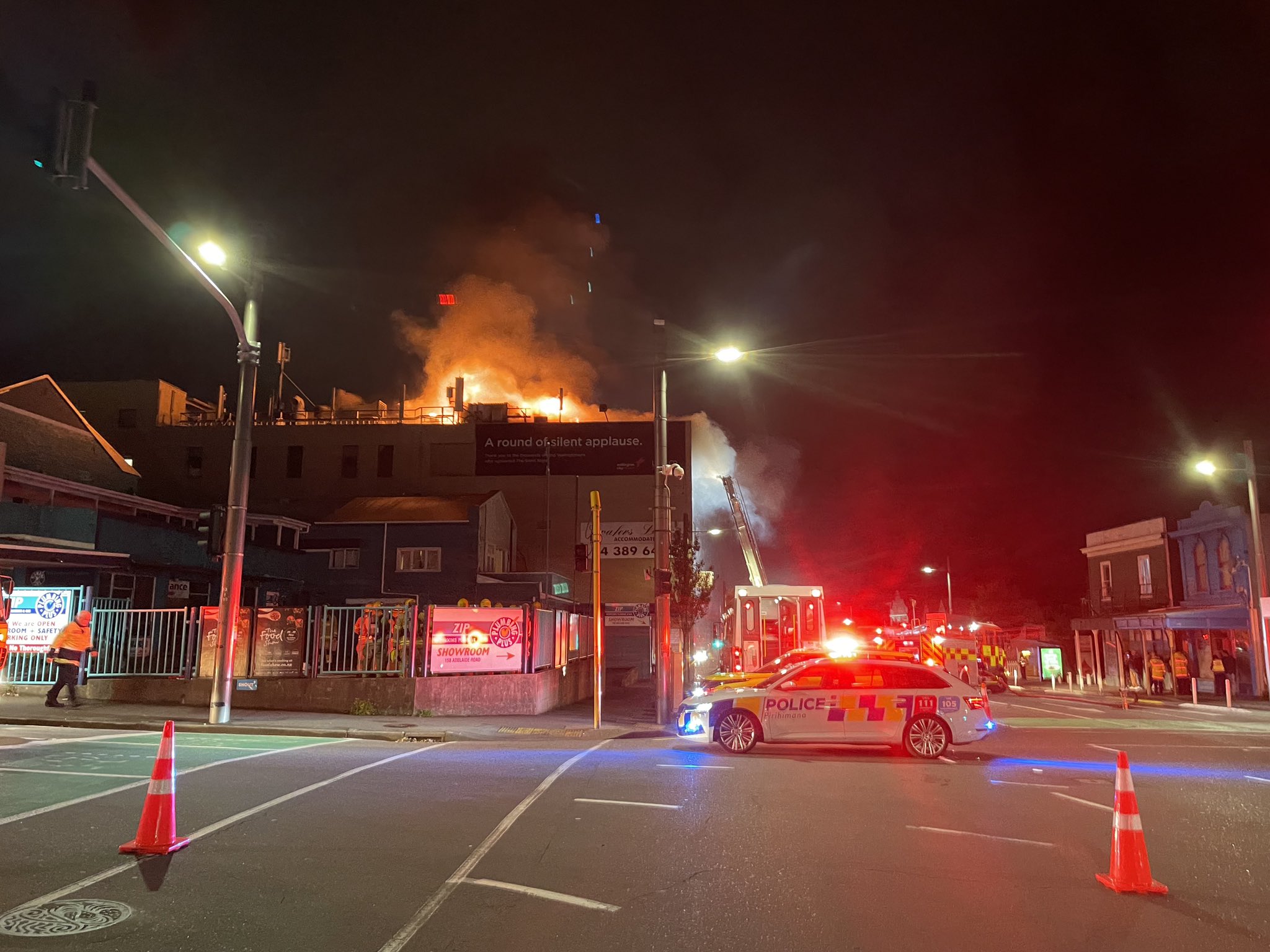 Νέα Ζηλανδία: «Απόλυτη τραγωδία» με πολλούς νεκρούς από πυρκαγιά σε ξενοδοχείο του Ουέλιγκτον