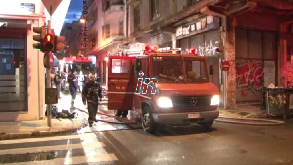 Φωτιά σε εγκαταλελειμμένο ξενοδοχείο στην πλατεία Βάθη