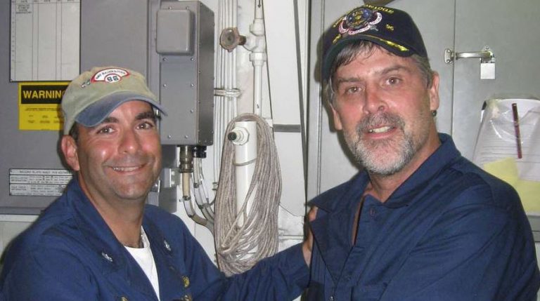 Η ιστορία του πραγματικού καπετάνιου Ρίτσαρντ Φίλιπς που απήχθη από Σομαλούς πειρατές