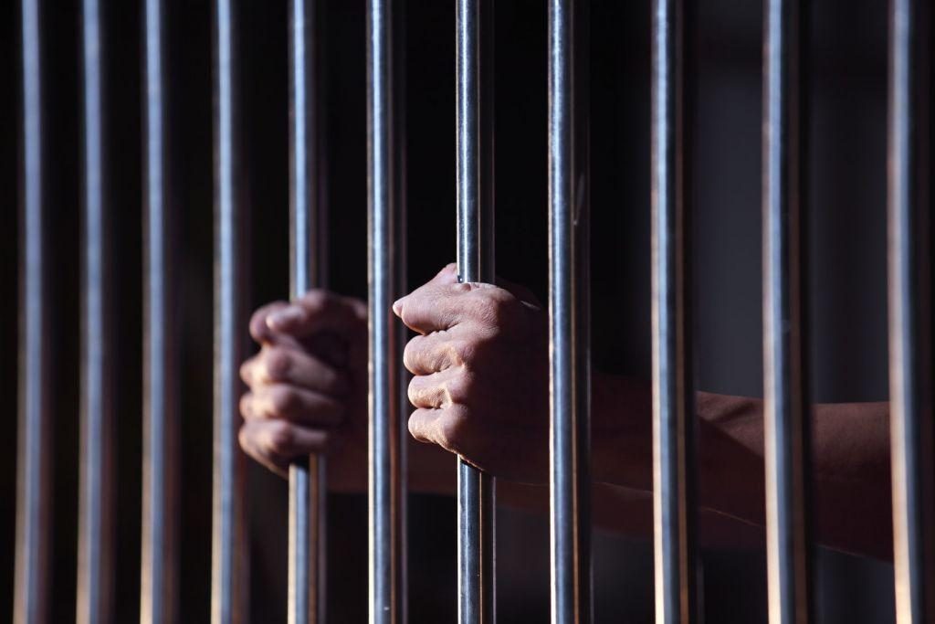 Φρίκη στις ΗΠΑ: Άφησαν κρατούμενο με σχιζοφρένεια να πεθάνει σε κελί βασανιστηρίων